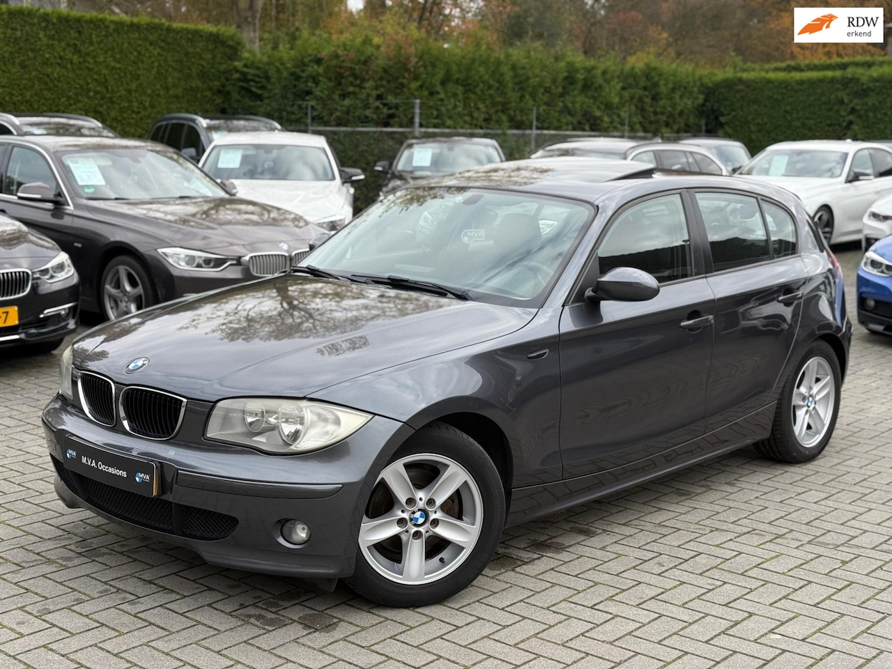 BMW 1-serie - 120i Executive|Ketting vervangen|Automaat|Trekhaak|Climate control|Dakje|Stoelverwarming.. - AutoWereld.nl