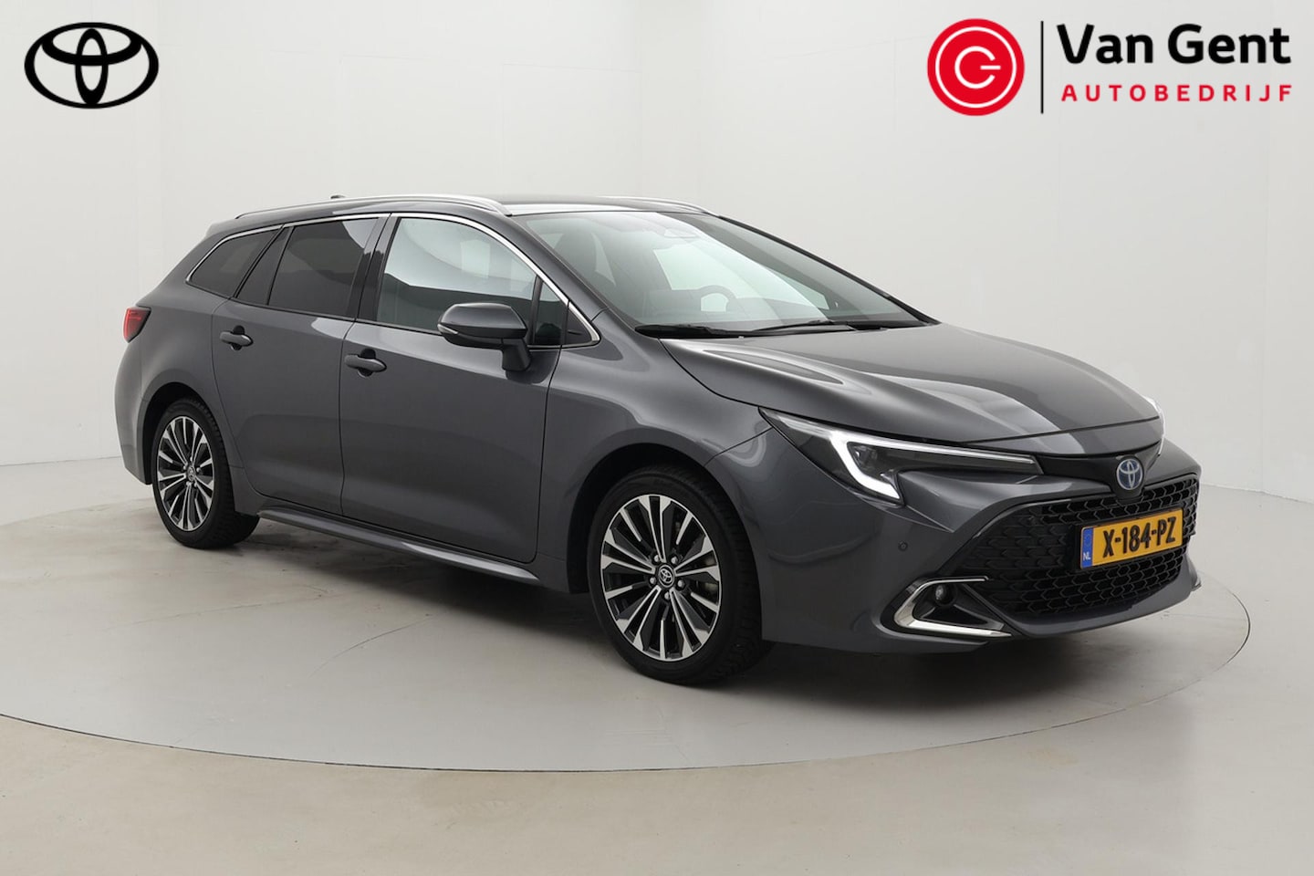 Toyota Corolla Touring Sports - 2.0 High Power Hybrid First Edition | Trekhaak | Navigatie | Stoelverwarming | Parkeersens - AutoWereld.nl