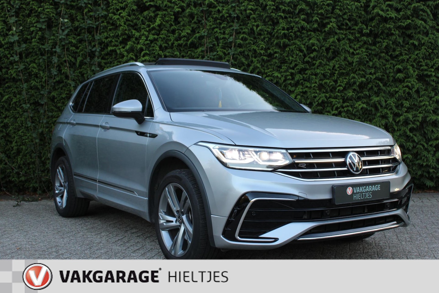 Volkswagen Tiguan Allspace - 1.5 TSI R-Line Business+ 7p. 2+2 fabrieksgarantie - AutoWereld.nl