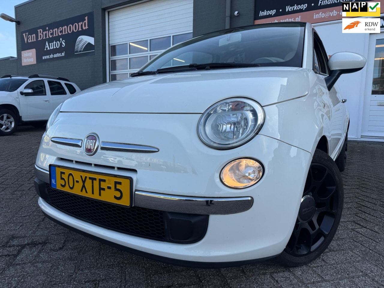 Fiat 500 - 0.9 TwinAir Lounge van 2de Eig met panoramadak en navigatie en bluetooth telefoon - media - AutoWereld.nl