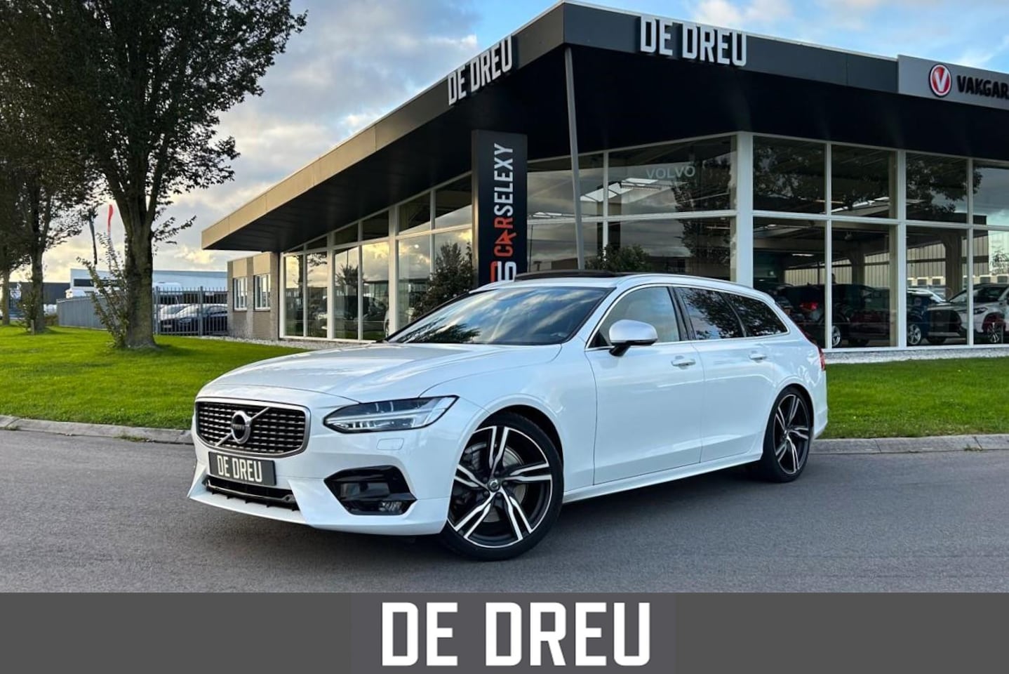 Volvo V90 - 2.0 T4 R-DESIGN | POLESTAR 210pk | PANORAMA | TREKHAAK | STANDKACHEL | CAMERA - AutoWereld.nl