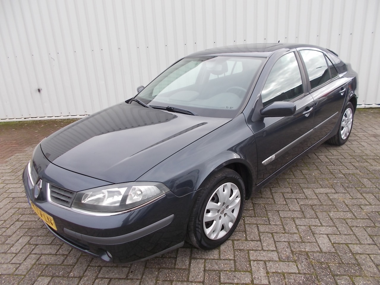 Renault Laguna - 2.0-16V Business 2.0-16V Business ( NW. APK KEURING BIJ VERKOOP ) - AutoWereld.nl