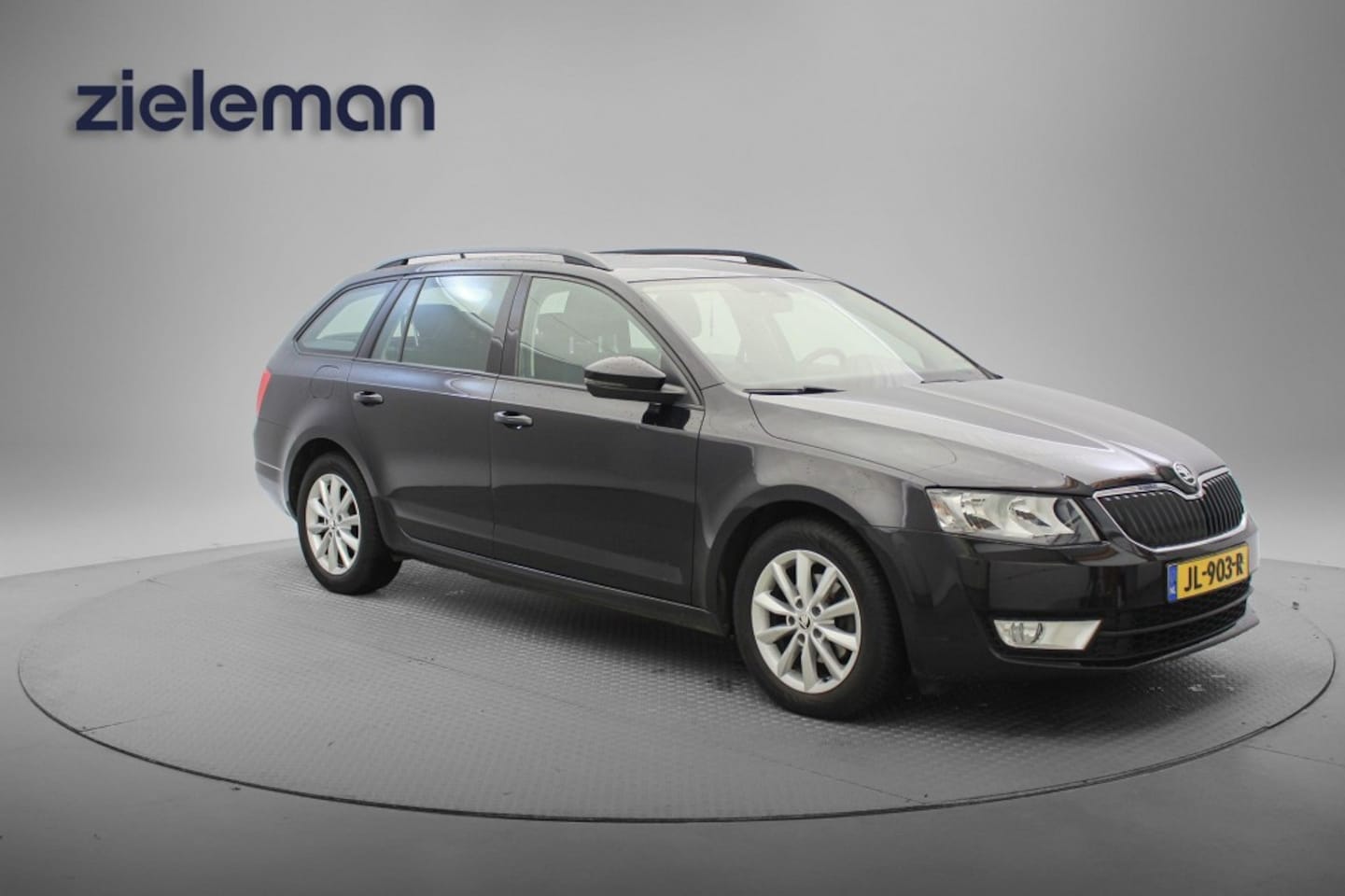 Skoda Octavia Combi - 1.6 TDI Combi Amb. Bns Automaat - Carplay, Navi, Cruise, Clima, Trekhaak - AutoWereld.nl