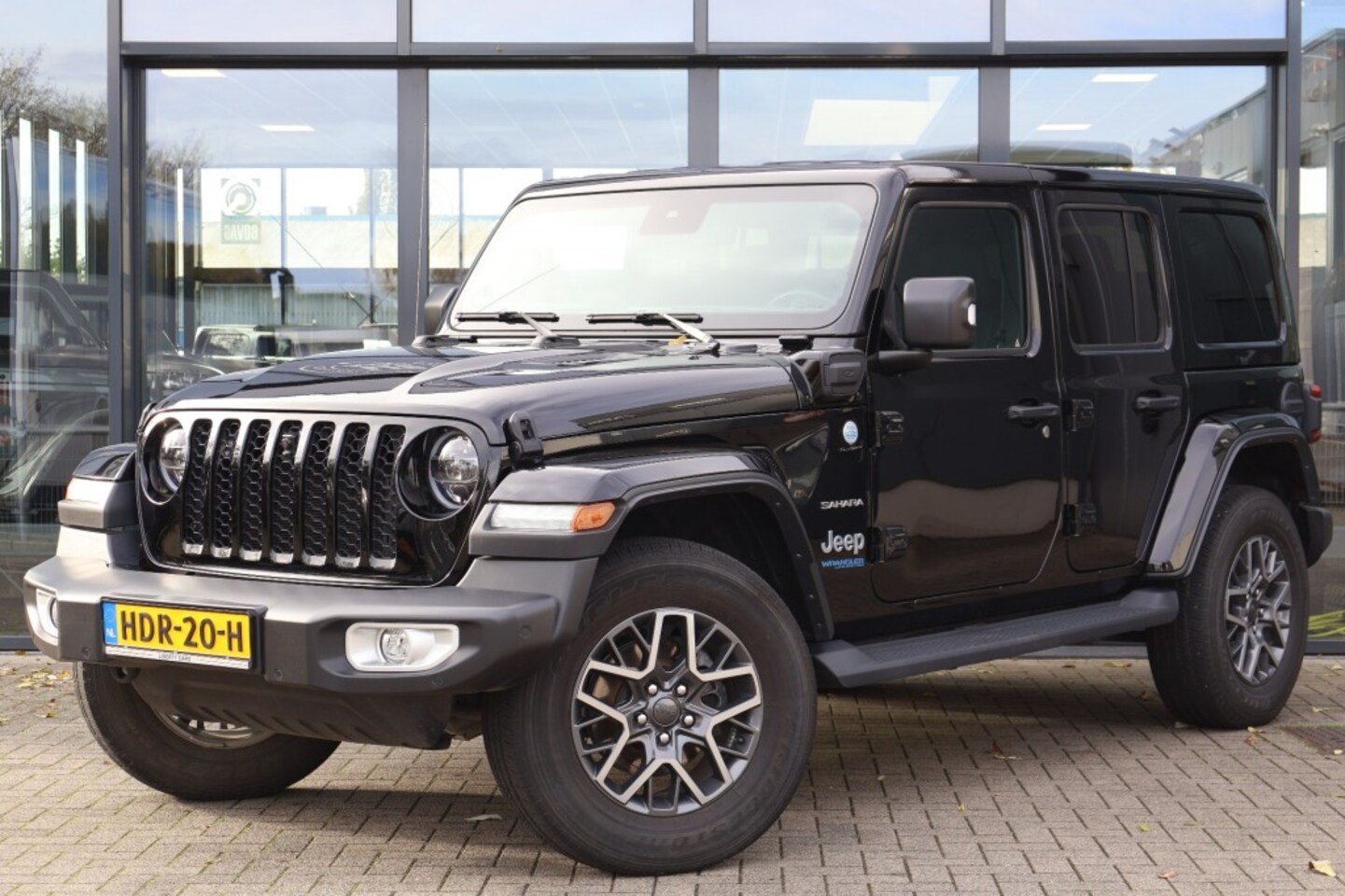 Jeep Wrangler - 4XE 380 SAHARA / Plug In Hybrid / Apple Carplay / Front Camera - AutoWereld.nl