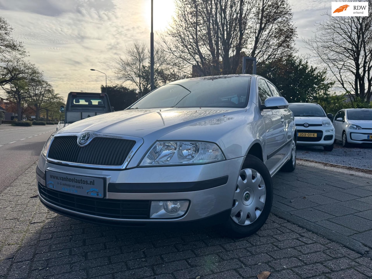Skoda Octavia - 1.6 Ambiente A-C Elek Pakket Schuif/Dak - AutoWereld.nl