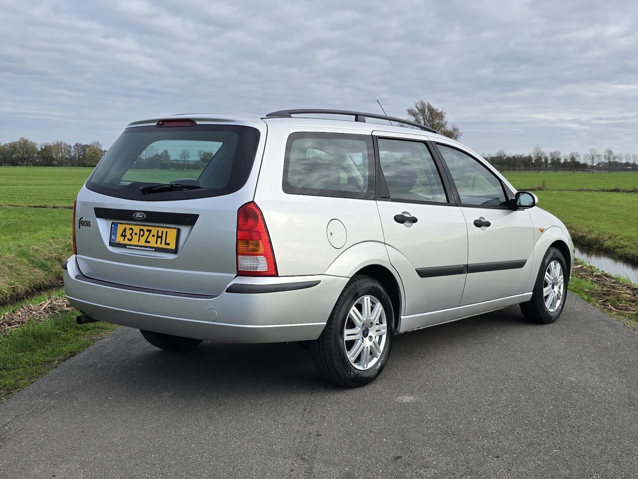 Ford Focus Wagon - 1.6-16V Futura 1.6-16V Futura - AutoWereld.nl