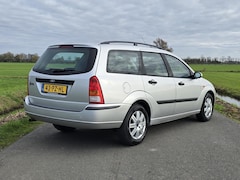 Ford Focus Wagon - 1.6-16V Futura