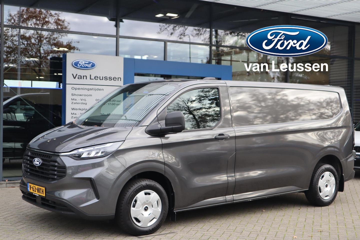 Ford Transit Custom - 320 2.0TDCI 136PK L2H1 TREND 3-PERSOONS BLISS AD-CRUISE ALL-SEASON 4-WEG-VERST STOEL+VOORR - AutoWereld.nl