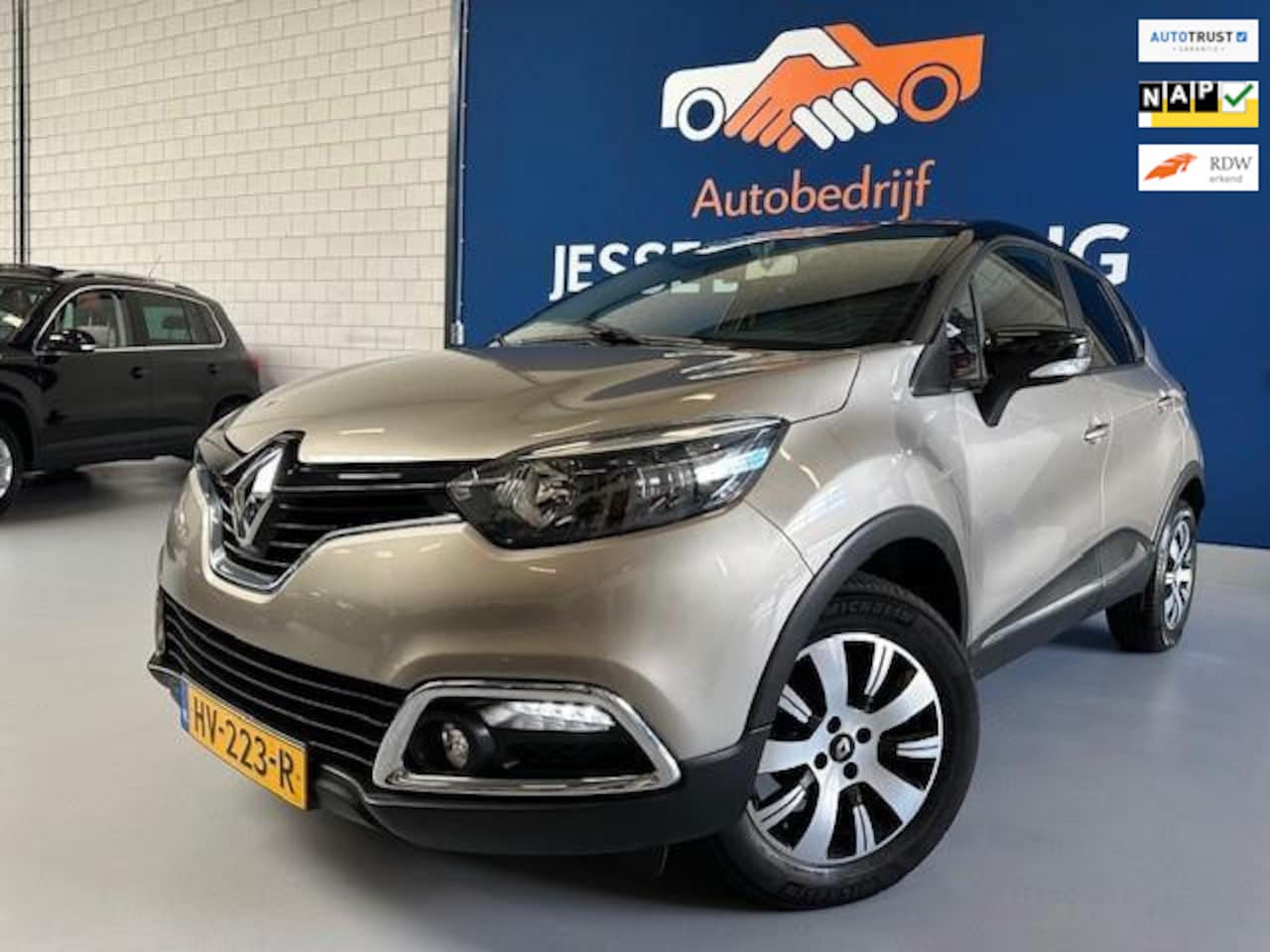Renault Captur - 0.9 TCe Expression.bj.2016.airco.1e eigenaar.trekhaak.sportvelgen.cruise.etc.NAP met 15766 - AutoWereld.nl
