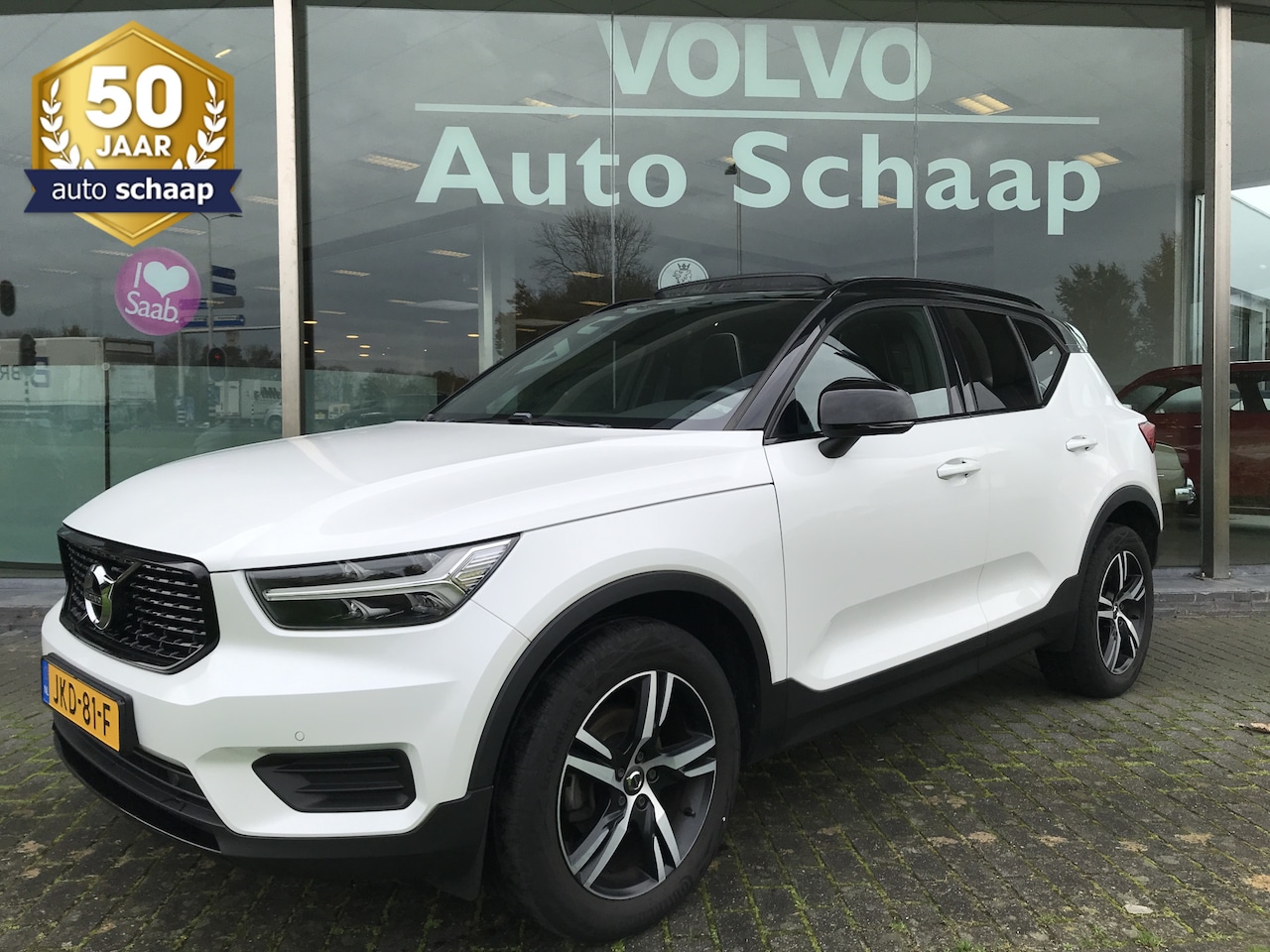 Volvo XC40 - 1.5 T3 R-Design Automaat | Rijklaar incl 12 mnd Bovag | Panoramadak On-Call Camera Donker - AutoWereld.nl