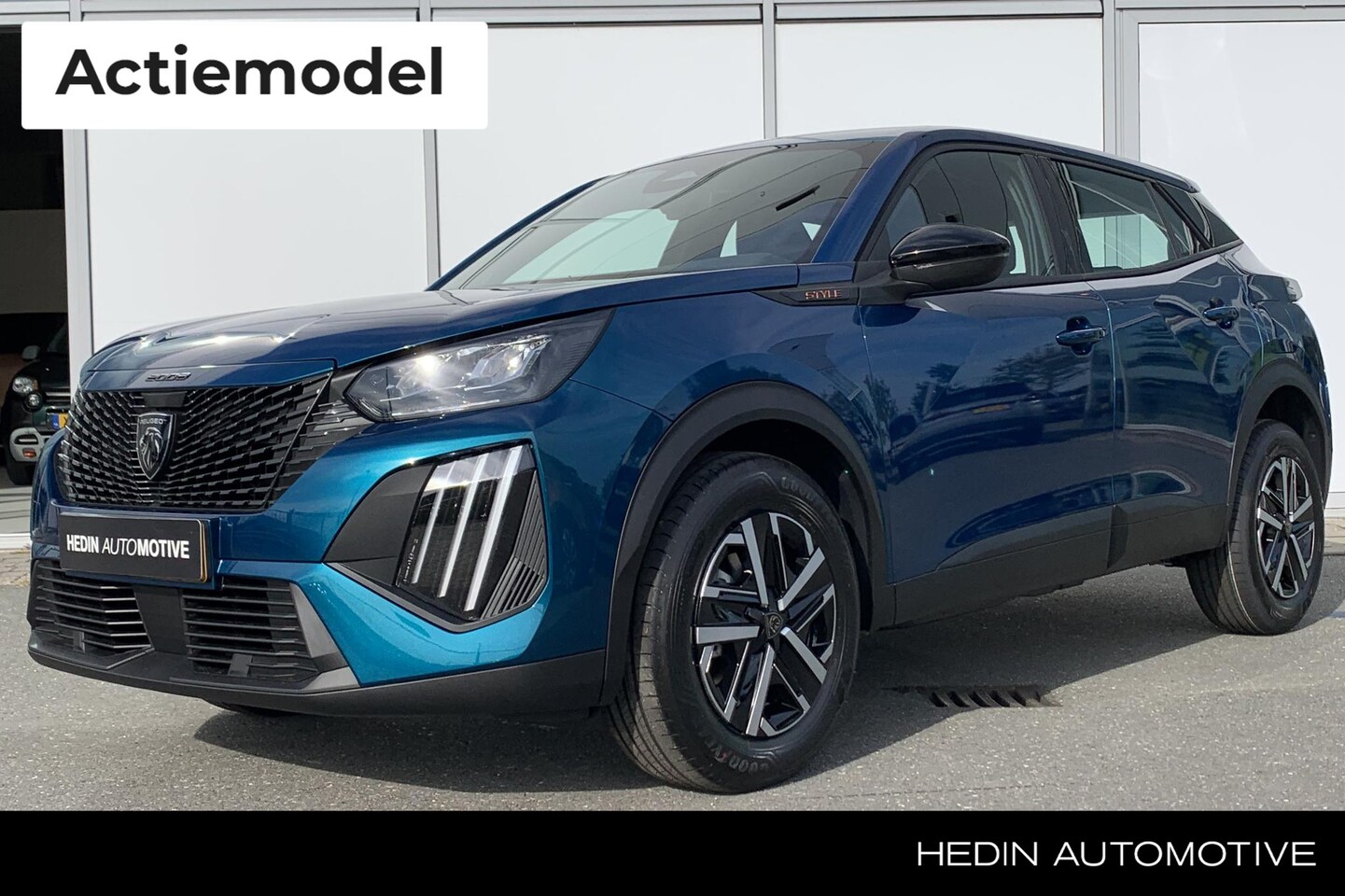 Peugeot 2008 - 1.2 100pk Style | Navigatie | Camera | Climate control | Carplay | LED | PDC A | Parkeerse - AutoWereld.nl