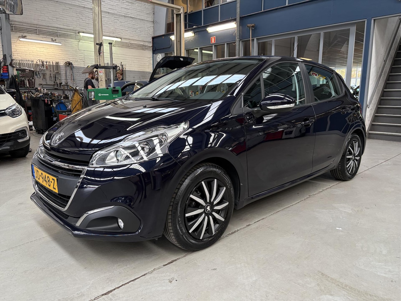 Peugeot 208 - 1.2 Puretech 82pk 5D Blue Lion | Airco | Trekhaak | Navigatie | Cruise control | Parkeerse - AutoWereld.nl