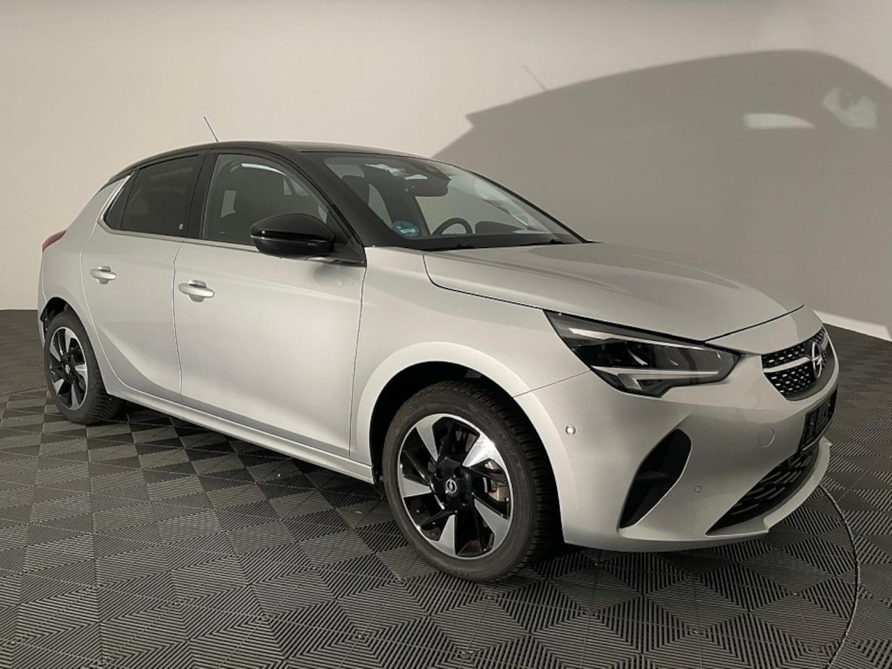 Opel Corsa-e - Elegance 50 kWh | Full LED | PDC | Half LEDER - AutoWereld.nl