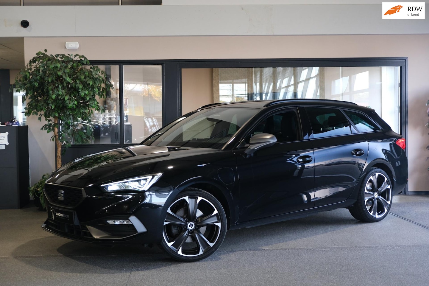 SEAT Leon Sportstourer - 1.4 TSI eHybrid PHEV FR 204PK Navi ACC CAM PDC trekhaak - AutoWereld.nl