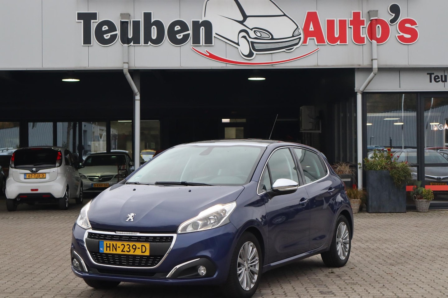 Peugeot 208 - 1.2 PureTech Allure Panoramadak, Cruise control, Climate control - AutoWereld.nl