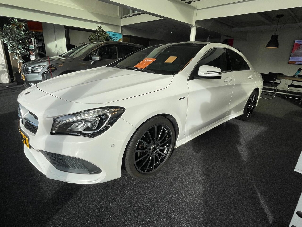 Mercedes-Benz CLA-Klasse - 180 White Art Edition, AGM Line, Panoramadak, UNIEK !!!!! - AutoWereld.nl