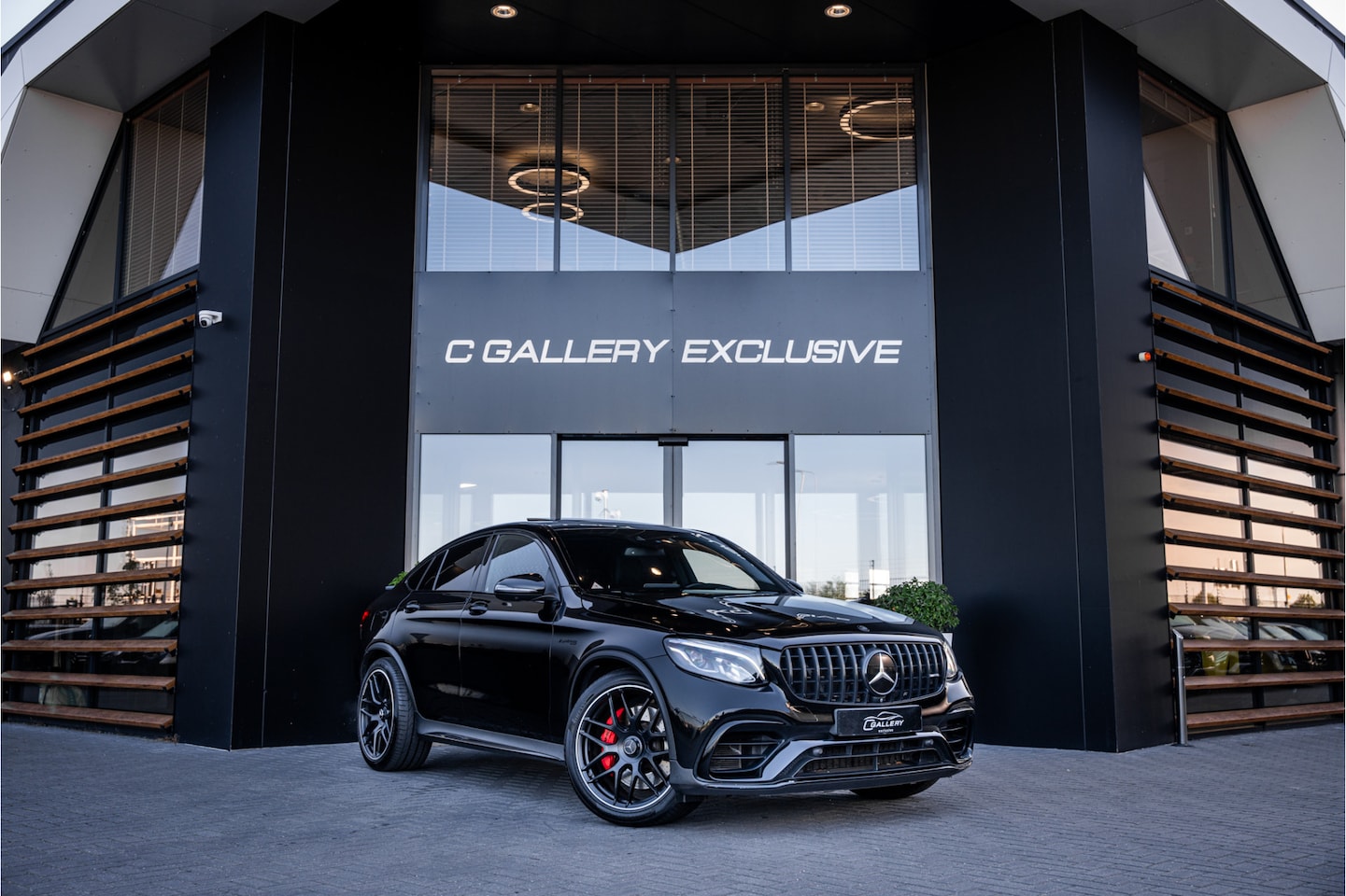 Mercedes-Benz GLC-klasse Coupé - AMG GLC63 S 4MATIC+ - Panorama | Burmester | Carbon | Stoelmassage & koeling - AutoWereld.nl