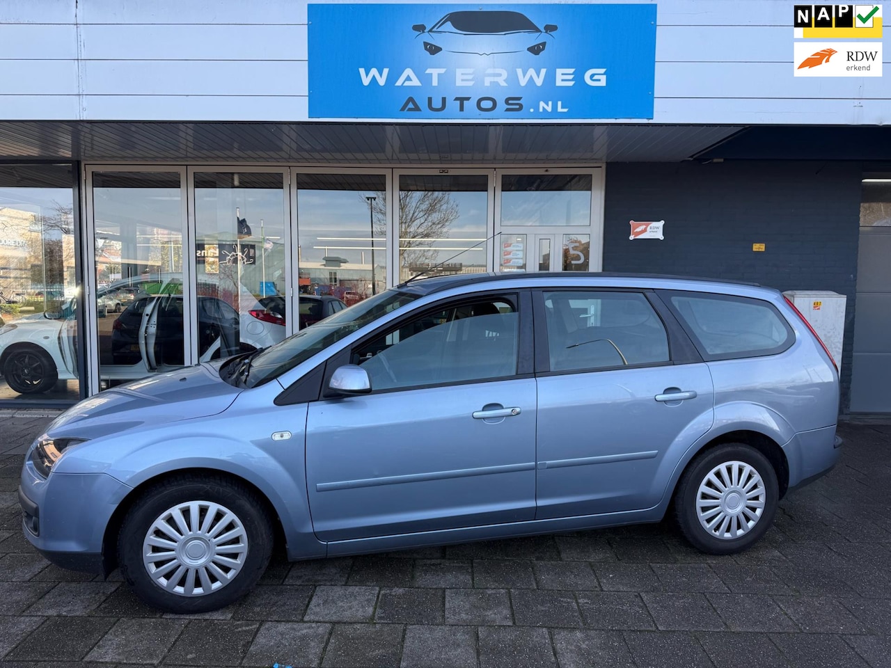 Ford Focus Wagon - 1.8-16V Ambiente Flexifuel CRUISE CONTROL|NAVI|PDC - AutoWereld.nl