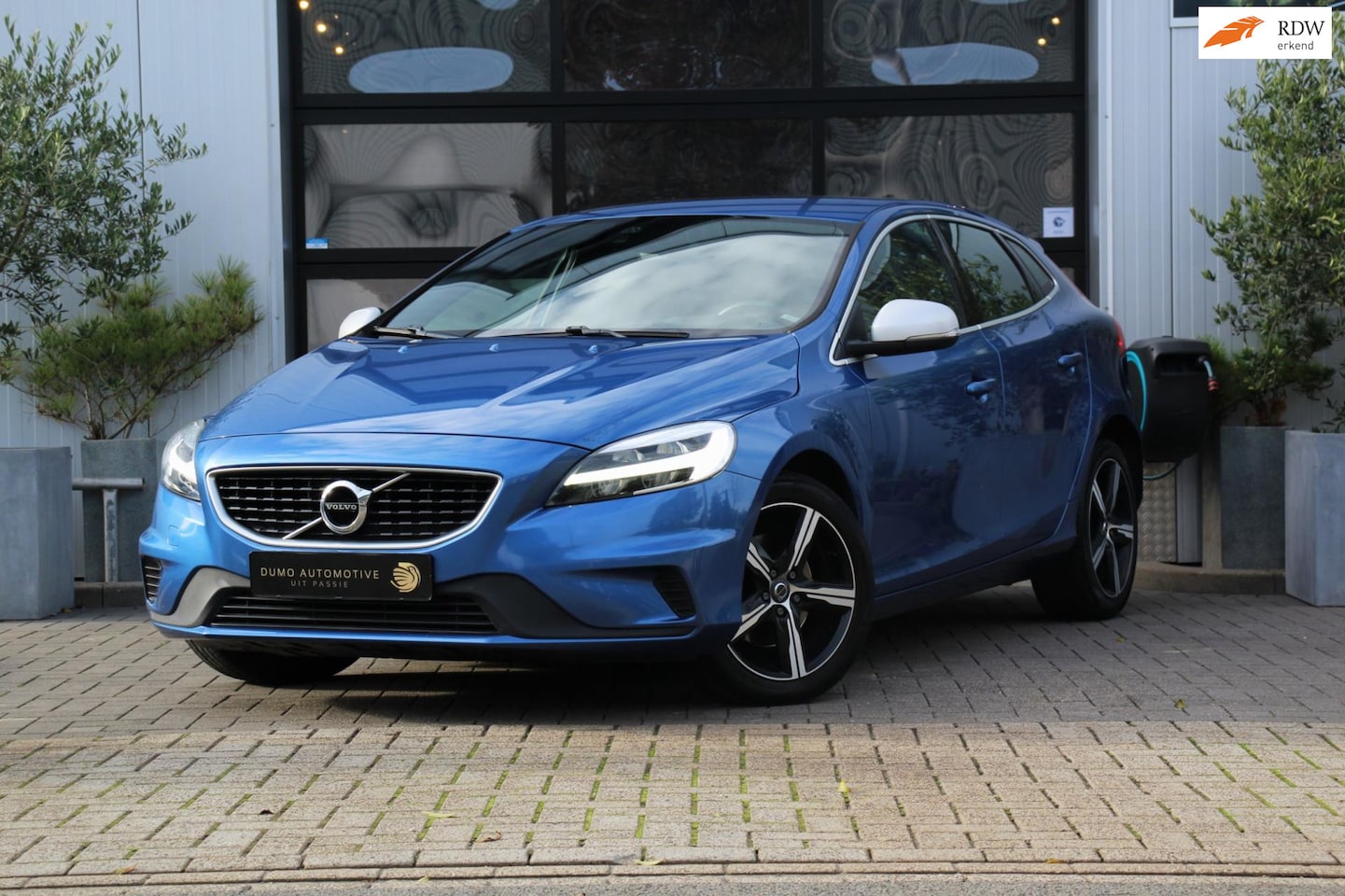 Volvo V40 - 2.0 T2 R-Design - LEDER/ALCANTARA - HARMAN KARDON - LED - NAVI - DIGITALCOCKPIT - STOEL VE - AutoWereld.nl