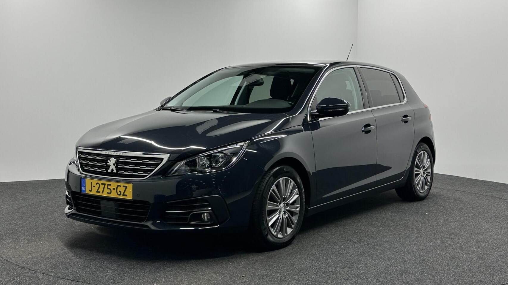 Peugeot 308 - 1.2 PureTech Blue Lease Allure PANO CAMERA CARPLAY NAVI ECC CRUISE. - AutoWereld.nl