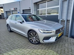 Volvo V60 - 2.0 T8 Twin Engine AWD Inscription - PANO - TREKHAAK - LEER - HUD - CAMERA - NL AUTO