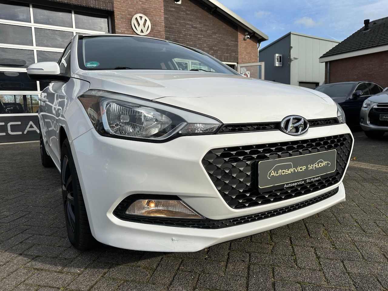 Hyundai i20 - 1.2 Active. 5-Deurs. White-Black. - AutoWereld.nl