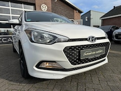 Hyundai i20 - 1.2 Active. 5-Deurs. White-Black