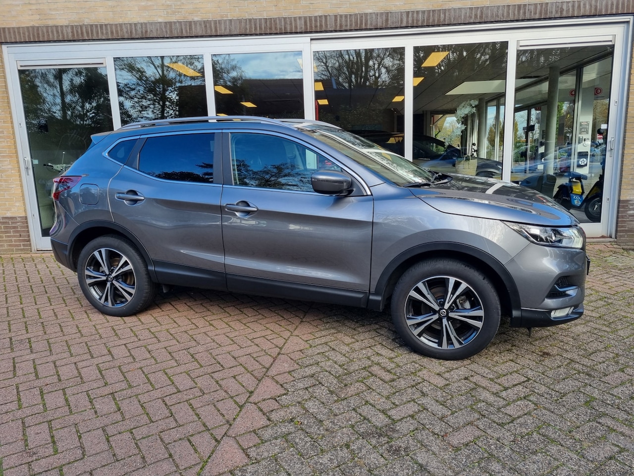 Nissan Qashqai - 1.3 DIG-T Business Edition pano camera trekhaak - AutoWereld.nl