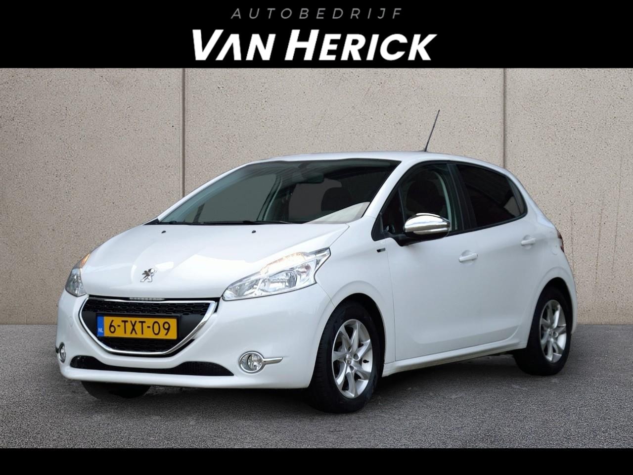 Peugeot 208 - 1.2 VTi Style Style | LM velgen | Navi | Cruise - AutoWereld.nl