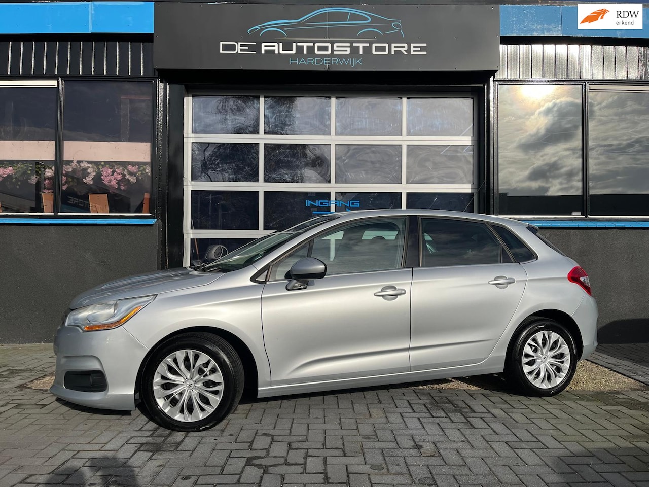 Citroën C4 - 1.4 VTi Collection Airco Cruise Pdc Trekhaak geheel dealer onderhouden !!! - AutoWereld.nl