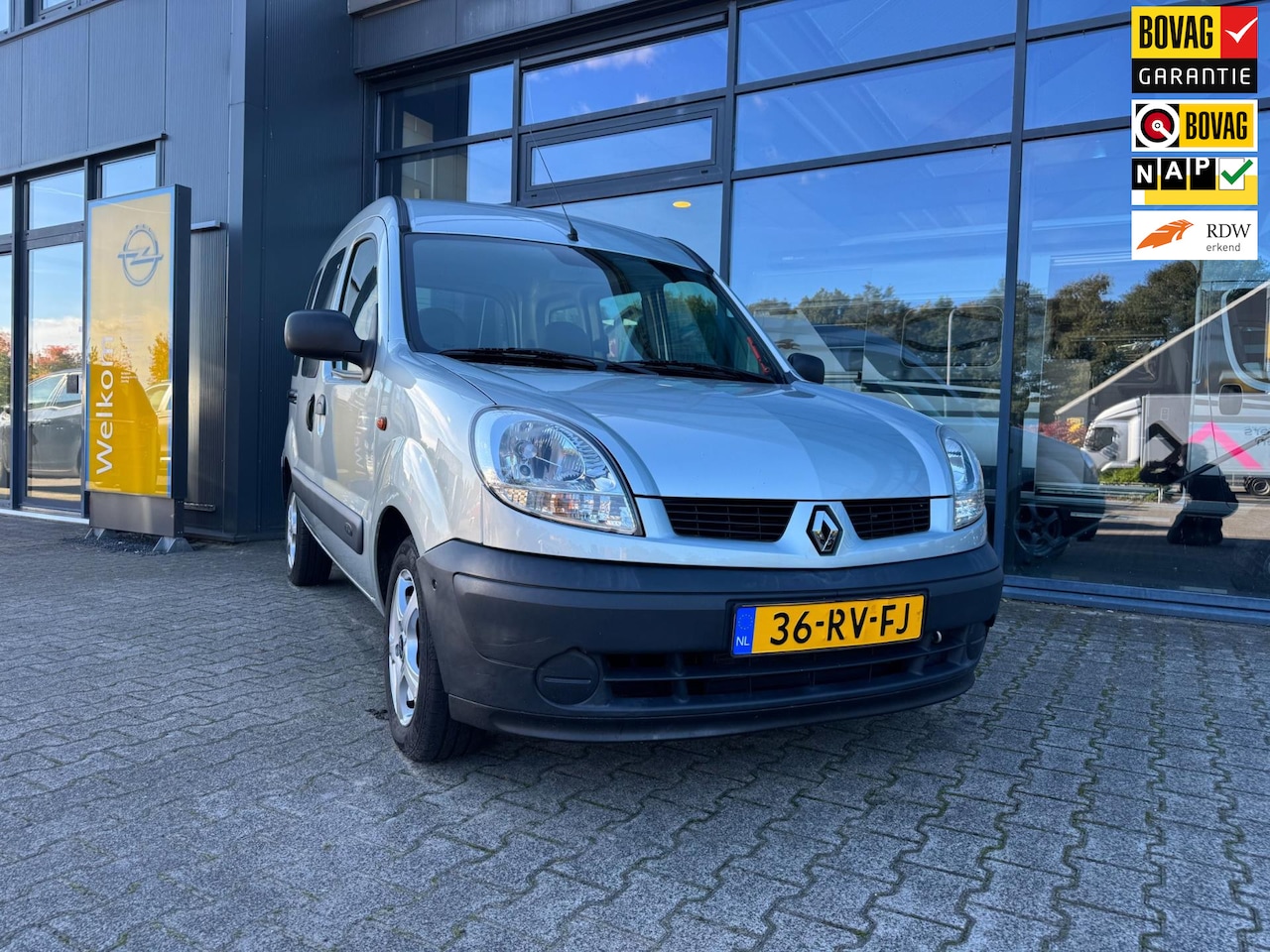 Renault Kangoo - 1.6-16V Expression Rolstoelauto automaat (airco) - Rolstoel geschikt - AutoWereld.nl