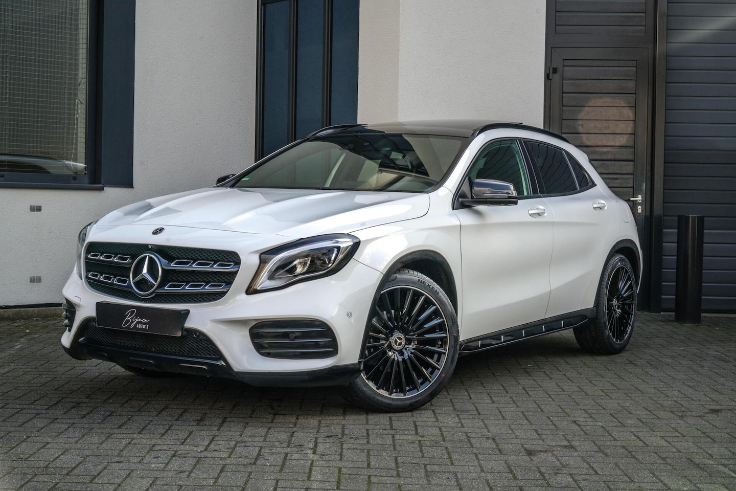 Mercedes-Benz GLA-Klasse - 200 AMG Line PANO / 360 CAMERA / NAVI - AutoWereld.nl