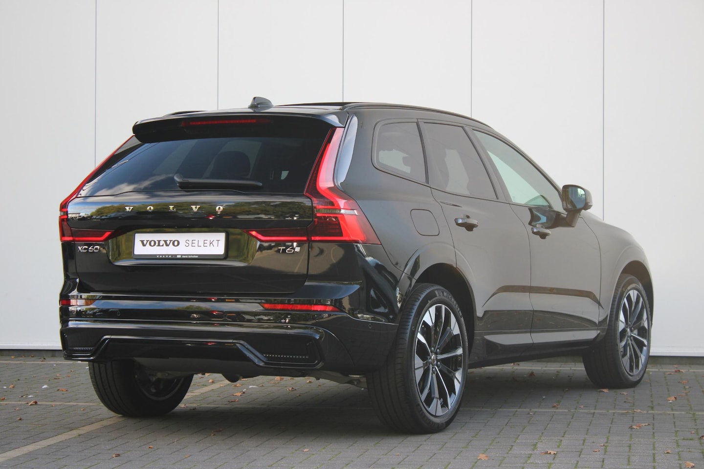 Volvo XC60 - T6 350PK Plug-in hybrid AWD Ultra Dark | Adaptive Cruise & Pilot Assist | Premium Harman/K - AutoWereld.nl