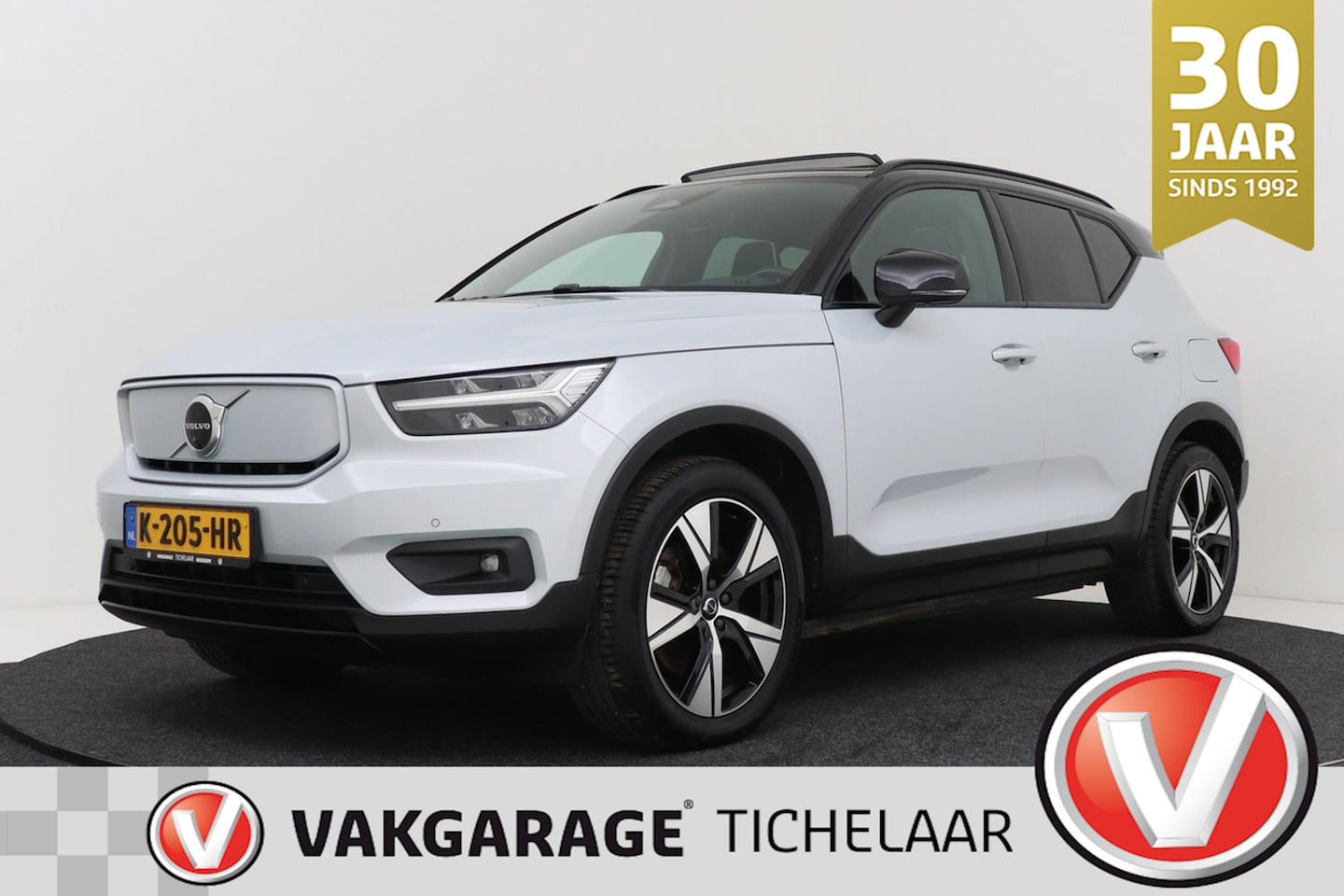 Volvo XC40 - Recharge P8 AWD R-Design | Panoramadak | 360 camera | Uitkl Trekhaak - AutoWereld.nl