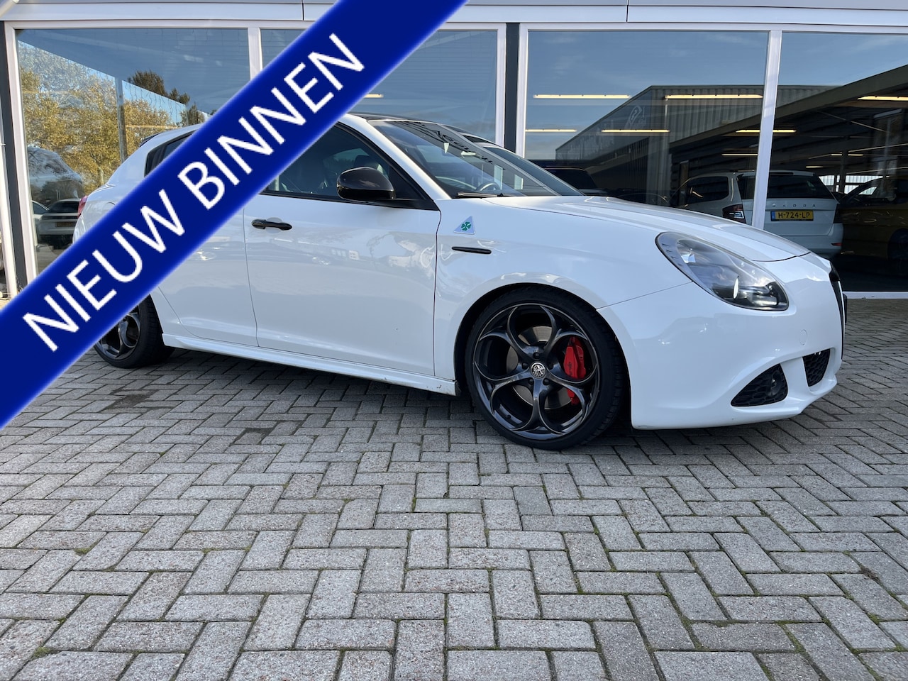 Alfa Romeo Giulietta - 1.4 T Distinctive Leer / 19 Inch / Top onderhouden / Led / Clima - AutoWereld.nl