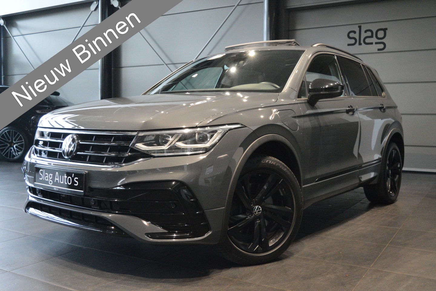 Volkswagen Tiguan - 1.4 TSI eHybrid 3X R-LINE Black Style pano trekhaak 245 pk !! - AutoWereld.nl