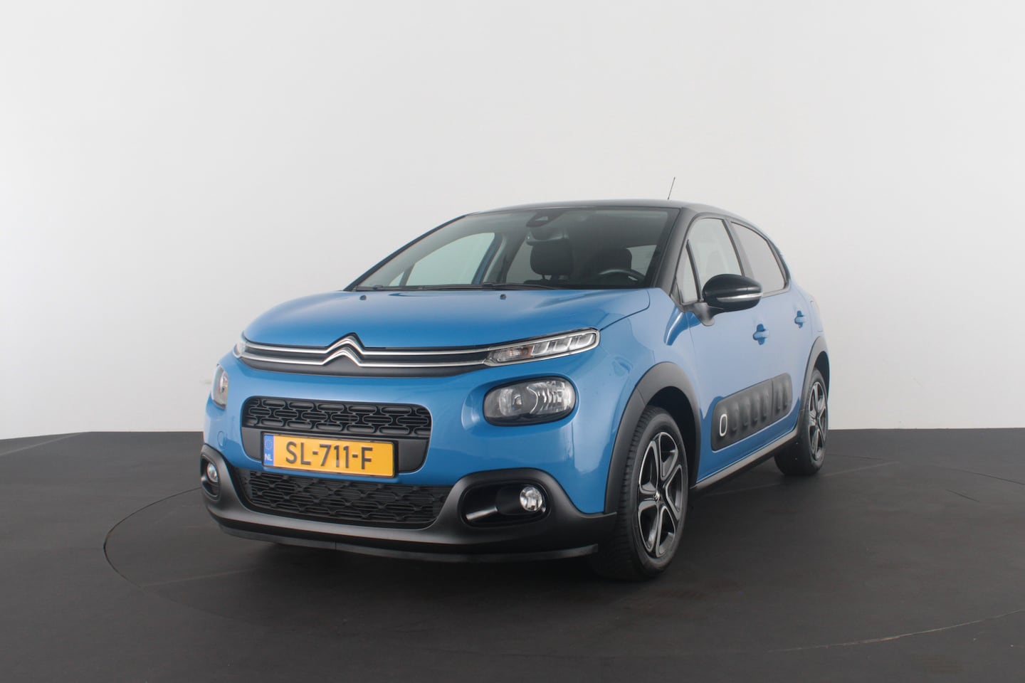 Citroën C3 - 1.2 PureTech Feel Edition > Zwart dak/All season banden/goed onderhouden! - AutoWereld.nl