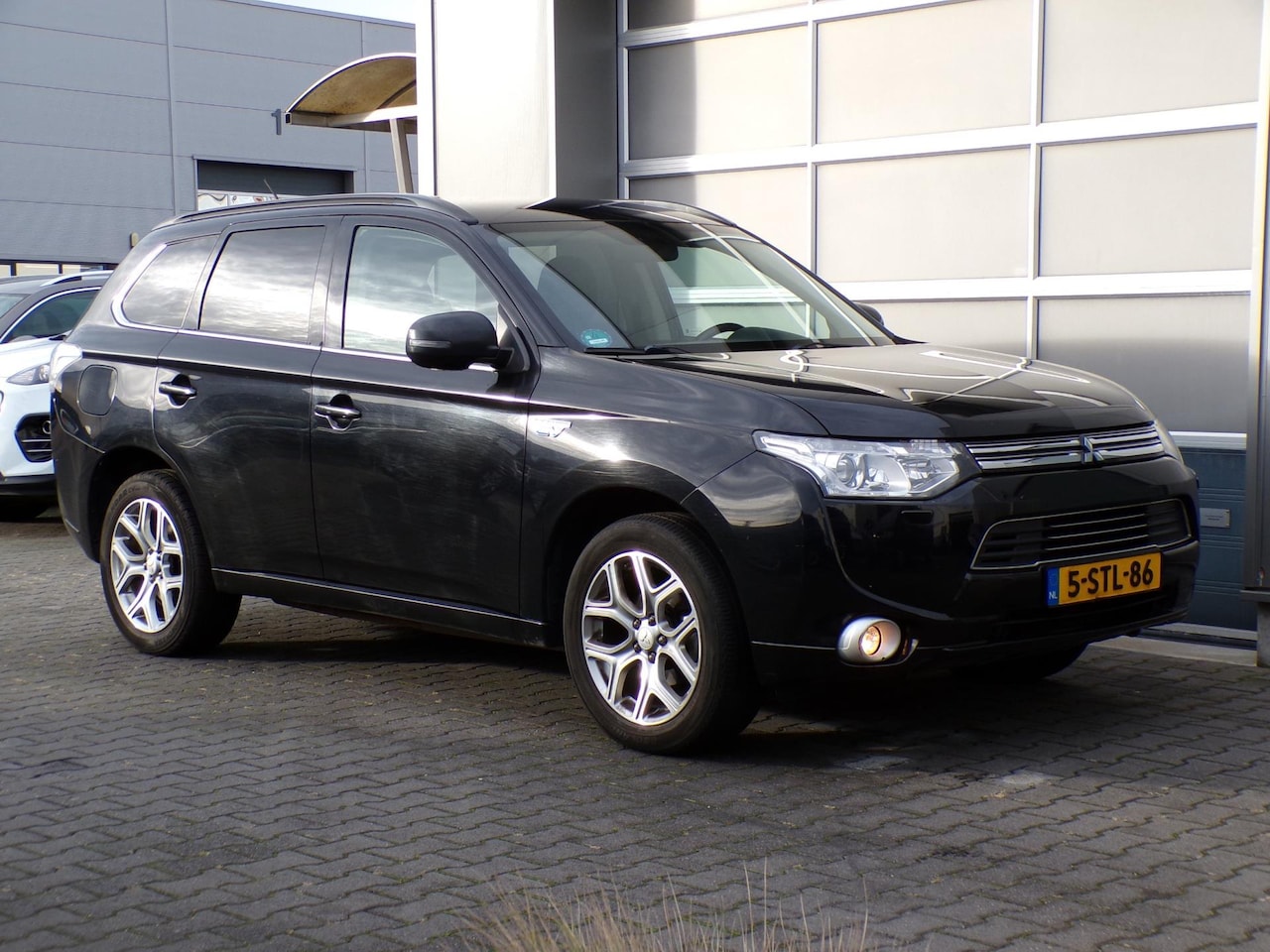 Mitsubishi Outlander - 2.0 PHEV Intense + - AutoWereld.nl