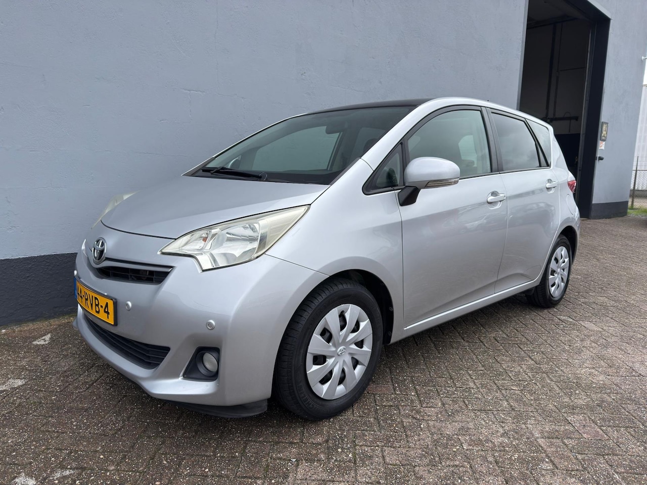Toyota Verso S - 1.3 VVT-i Aspiration - Panorama Dak - AutoWereld.nl