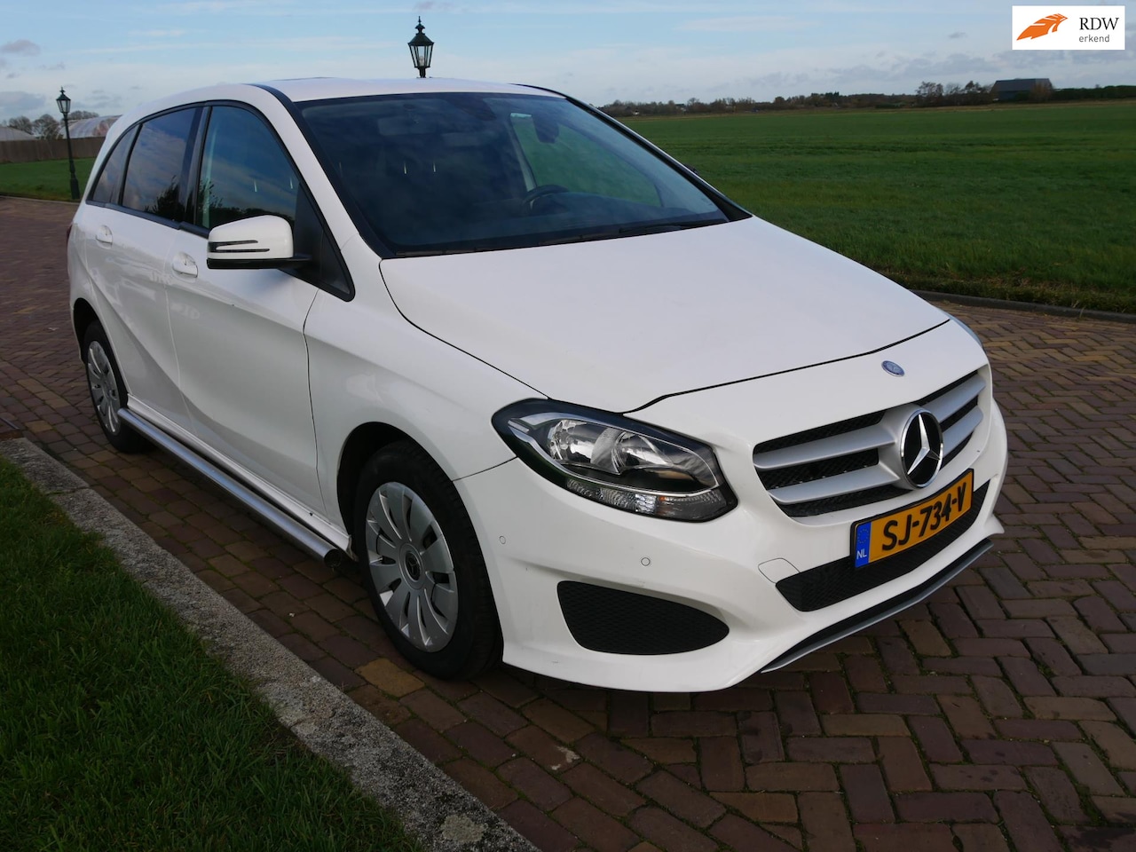 Mercedes-Benz B-klasse - 220 d Ambition ** EX POLITIE -- MARGE CAR ** - AutoWereld.nl