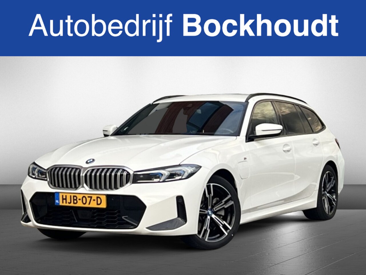 BMW 3-serie Touring - 330e M-Sport | Navi | Camera | Stoel-Stuurverwarming - AutoWereld.nl
