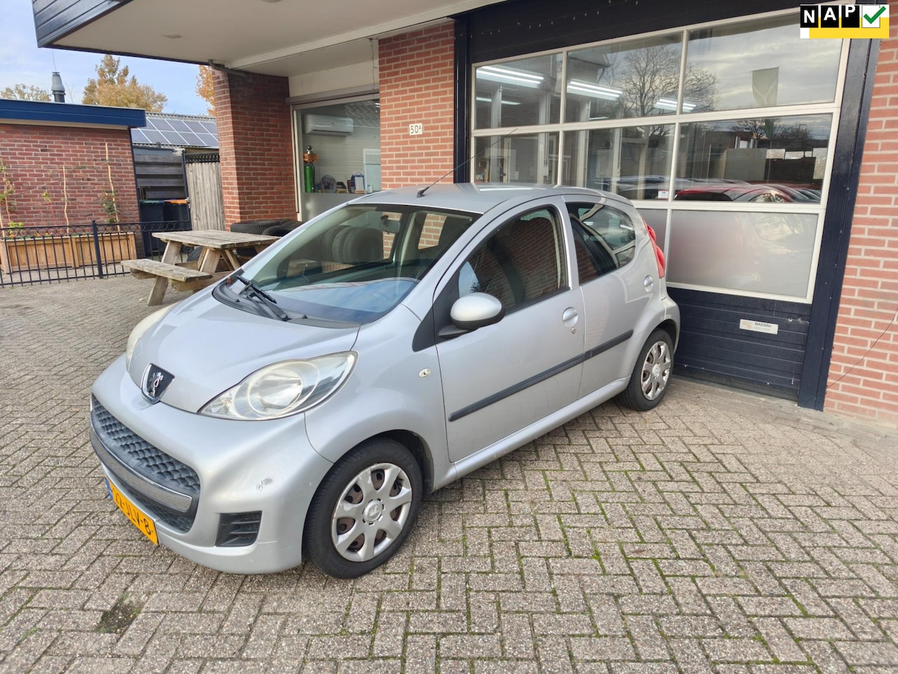 Peugeot 107 - 1.0-12V XS Automaat, Ruime APK, Airco, CV, Inruilkoopje! - AutoWereld.nl