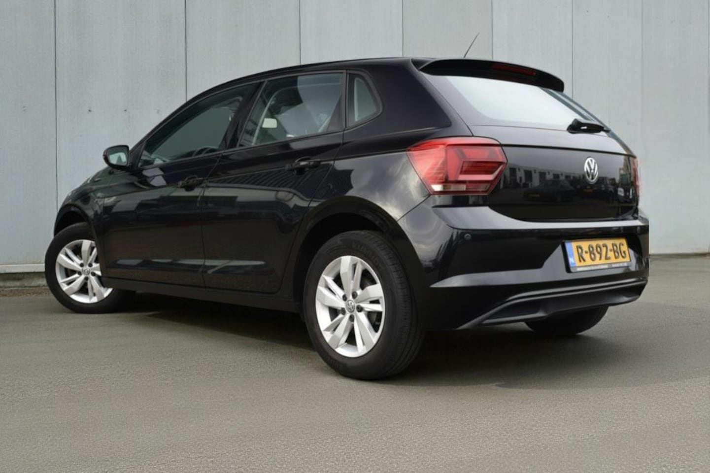 Volkswagen Polo - 1.0 TSI Beats 1.0 TSI Beats, Apple Car play, Airco, Navigatie, Parkeerhulp voor en achter, Lichtmetalen