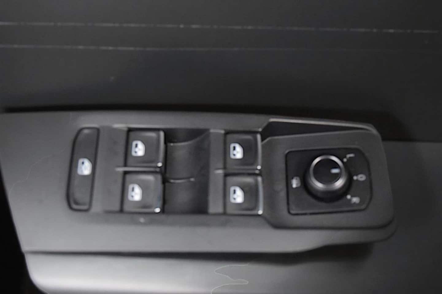 Volkswagen Polo - 1.0 TSI Beats 1.0 TSI Beats, Apple Car play, Airco, Navigatie, Parkeerhulp voor en achter, Lichtmetalen