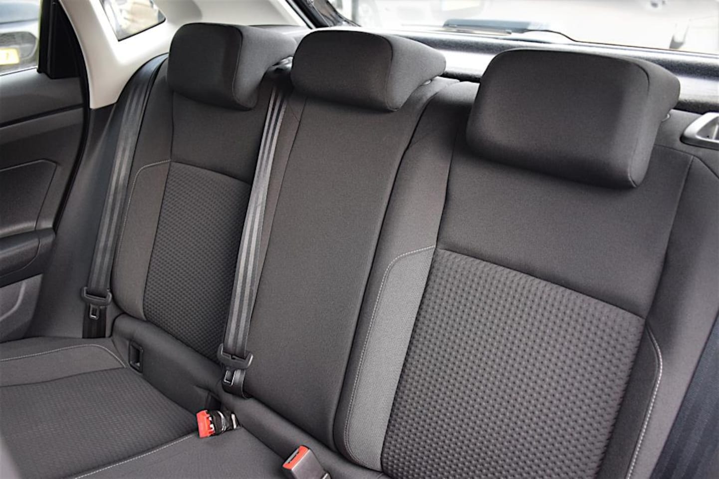 Volkswagen Polo - 1.0 TSI Beats 1.0 TSI Beats, Apple Car play, Airco, Navigatie, Parkeerhulp voor en achter, Lichtmetalen