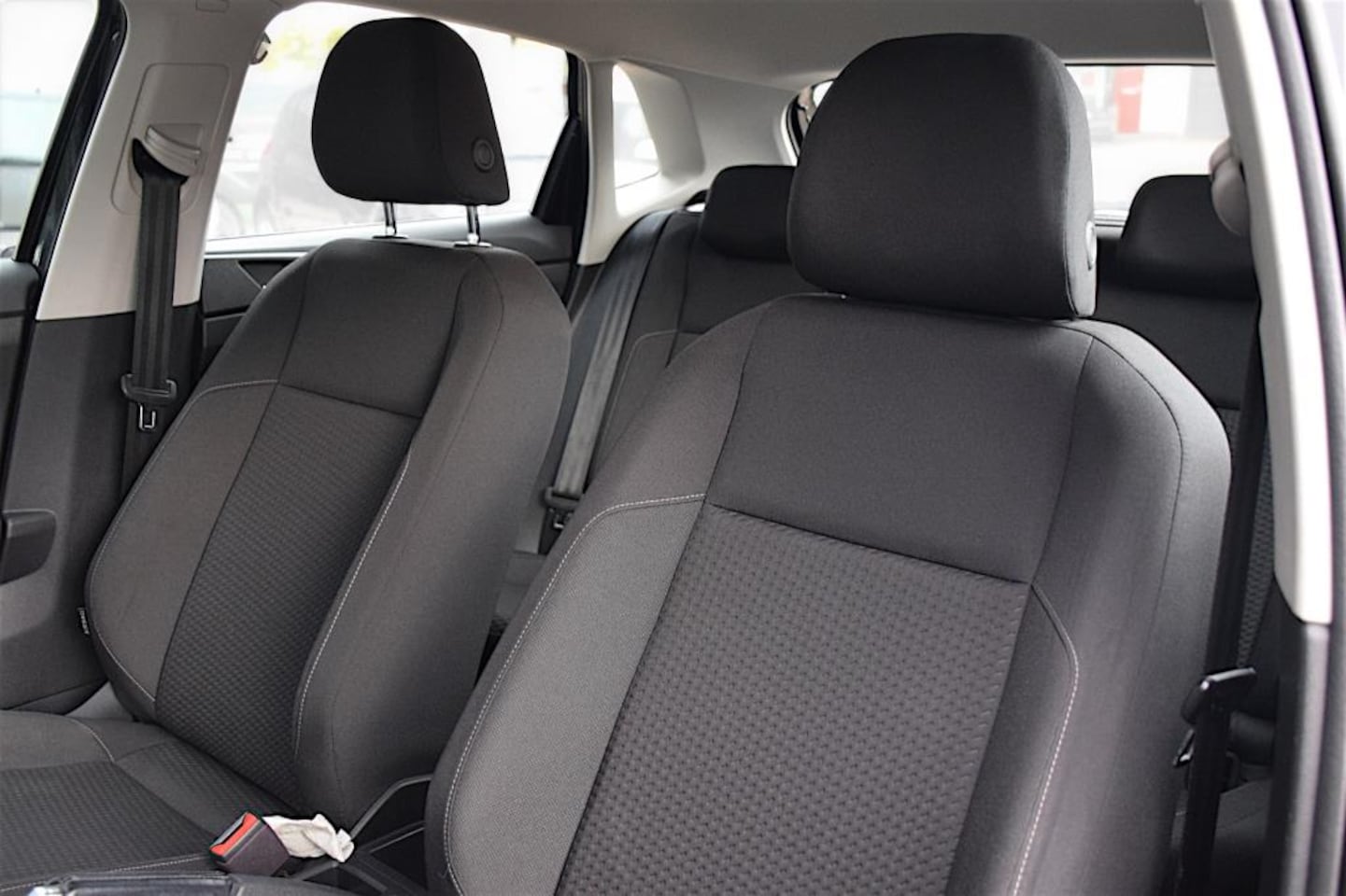 Volkswagen Polo - 1.0 TSI Beats 1.0 TSI Beats, Apple Car play, Airco, Navigatie, Parkeerhulp voor en achter, Lichtmetalen