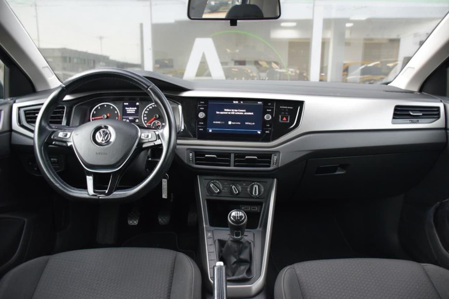 Volkswagen Polo - 1.0 TSI Beats 1.0 TSI Beats, Apple Car play, Airco, Navigatie, Parkeerhulp voor en achter, Lichtmetalen