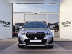 BMW X1 - sDrive20i M Sport Automaat / Trekhaak / Sportstoelen / Achteruitrijcamera / M Adaptief ond
