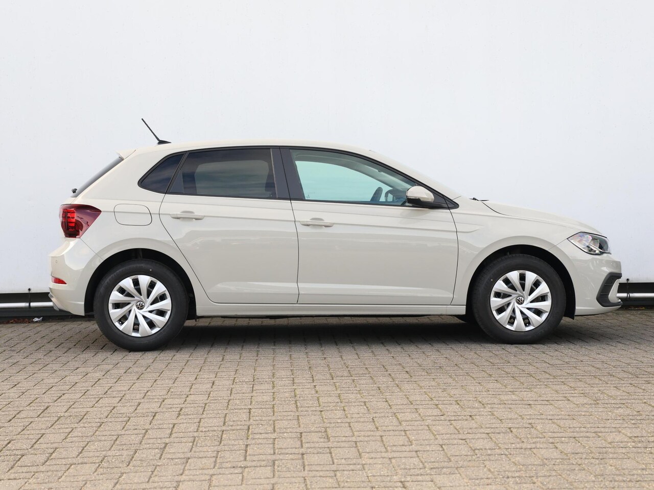 Volkswagen Polo - Edition 1.0 TSI 95 PK | Airco | Cruise | App Connect | Getint glas | - AutoWereld.nl