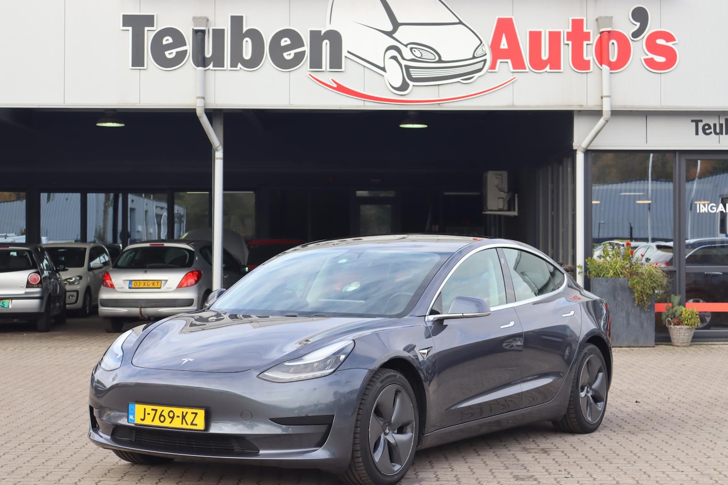 Tesla Model 3 - Standard RWD Plus 60 kWh (€14.864,- excl BTW), 90% SOH, 360 Camera, Autopilot, Trekhaak, P - AutoWereld.nl